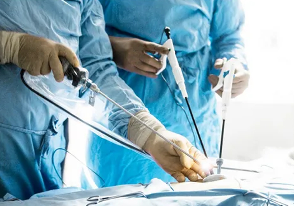 laparoscopic-surgeon